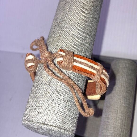 LOVE Arrow Hearts Leather and Stone Tie Brown Cream Red Green Bracelet 8 inches - Picture 6 of 10